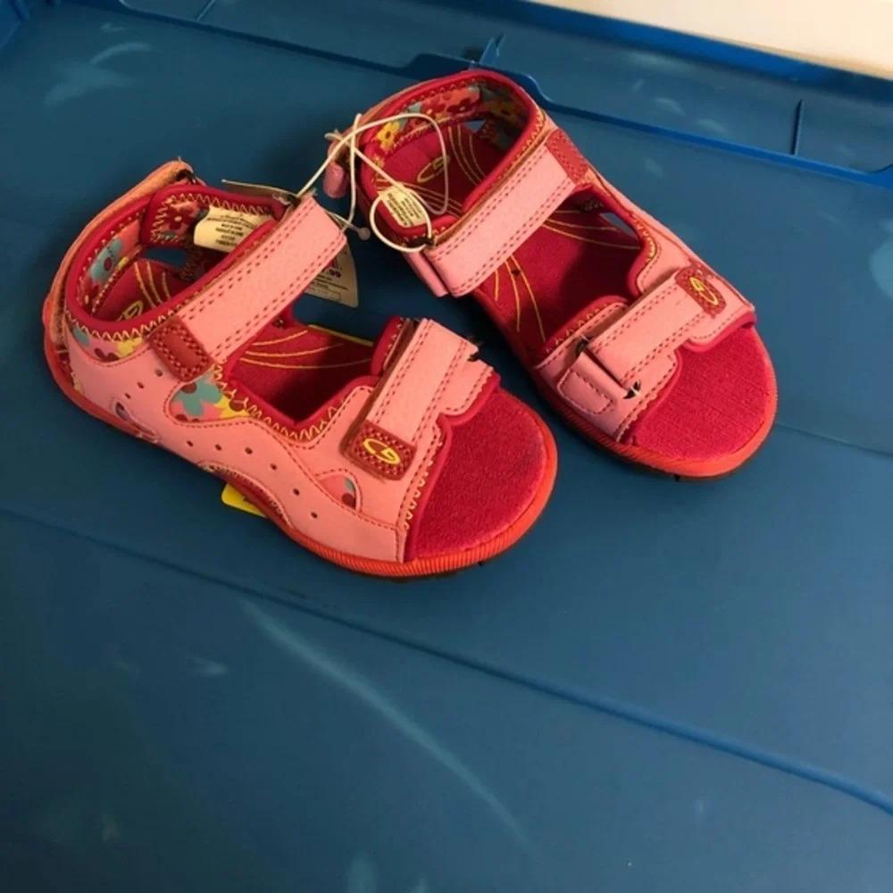 Champion pink water shoes